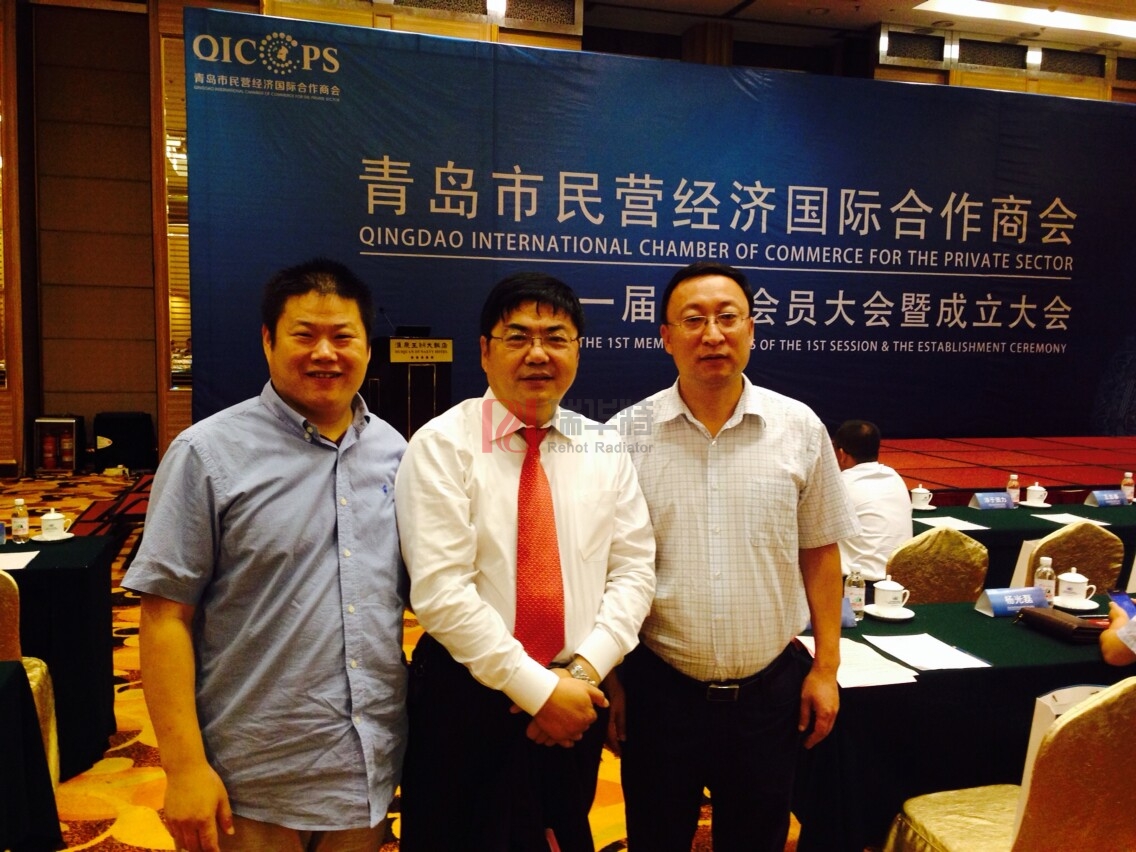 瑞華特暖氣片(青島瑞雪兆散熱器有限公司)董事長與青島市民營經濟國際合作商會會長合影